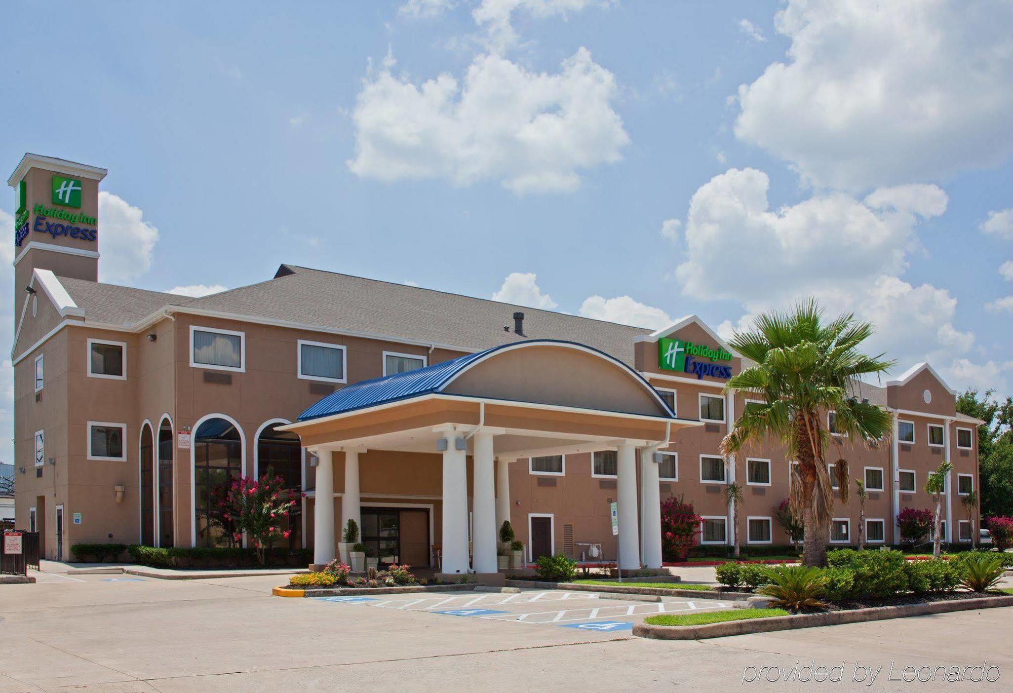 Holiday Inn Express Houston North-1960 Champions Area Louetta Exterior photo